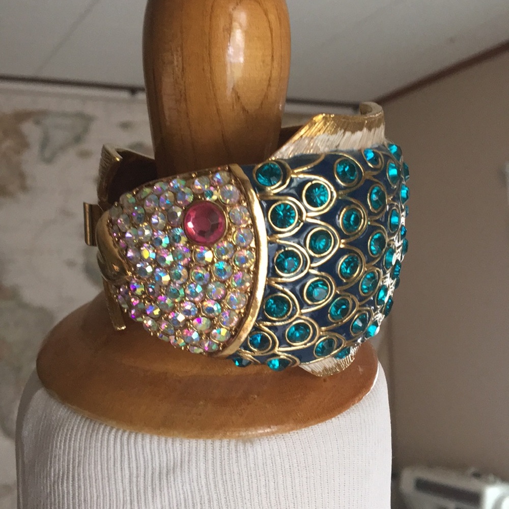 Betsy Johnson fish bangle